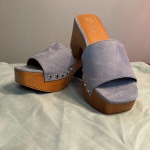Wonderly Blue Mules with Platform Sole and Studded Details